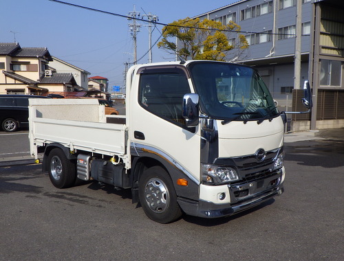 全低床 4ナンバー 積載3ｔ 車輌総重量5,935kg ゲート付