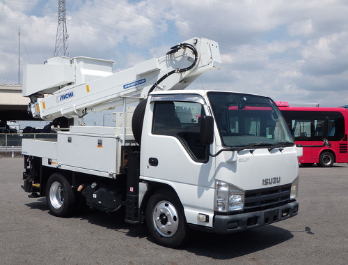 高所作業車　作業高さ9.9ｍ　車輌総重量6,675kg